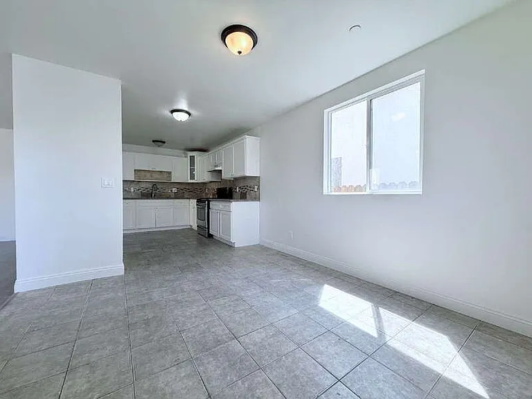 1440 E 42nd St — Photo 5