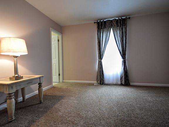 4th image of 3144 E Lake Dr