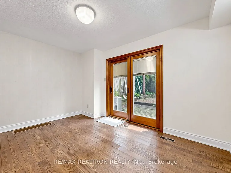 30 McGill St — Photo 13
