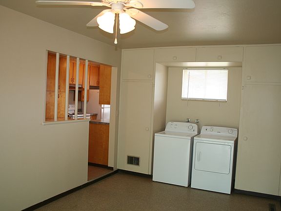 3rd image of 1940 Oakwood Dr