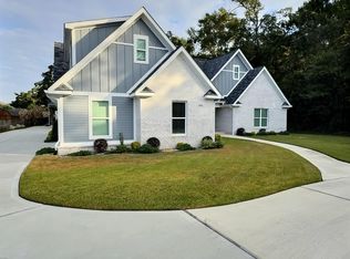 3529 Government St, Ocean Springs, MS 39564