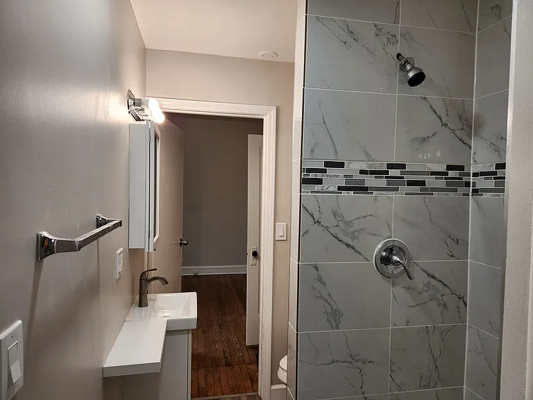 502 E 88th Pl — Photo 5