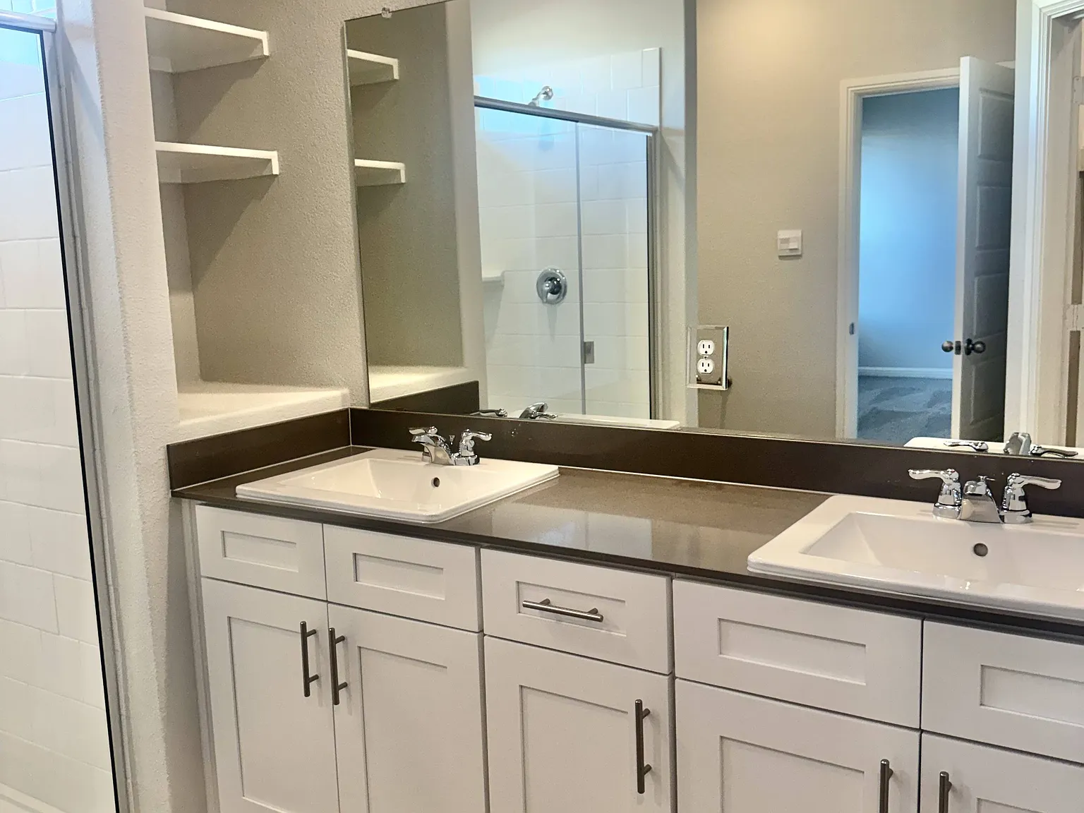 813 Hollyn Drive — Photo 4