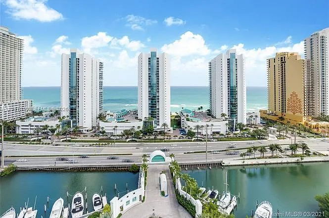 Oceania Iv Condo — Photo 2