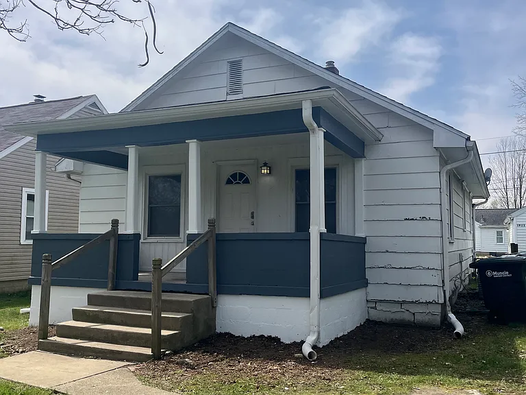 1909 N Janney Ave — Photo 1