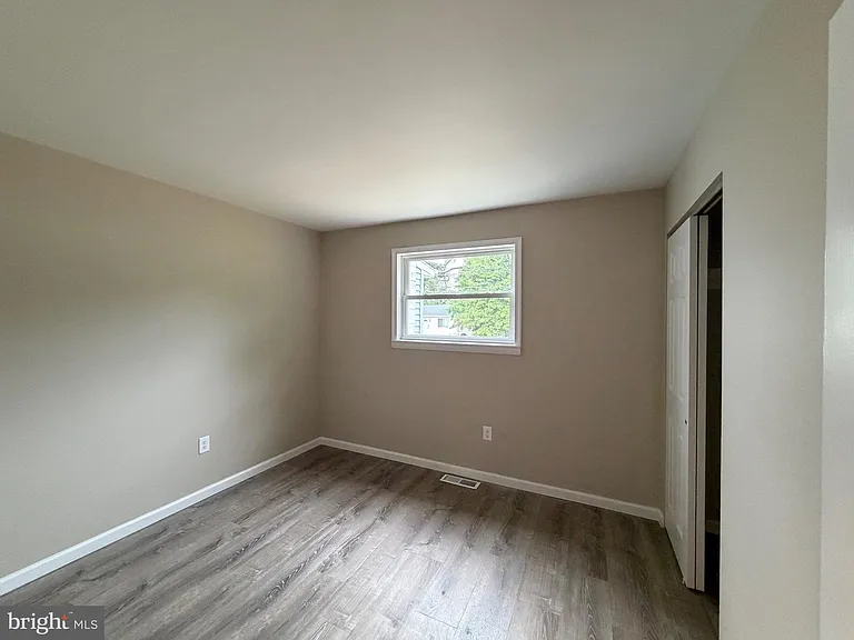 1133 Louis Dr — Photo 10