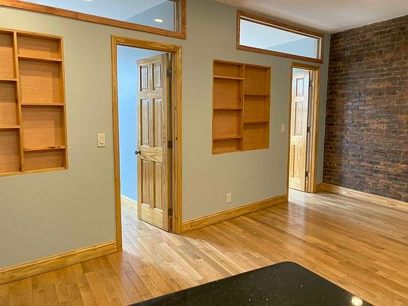 4th image of 399 Smith St APT 1R