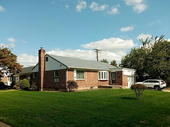 3rd image of 1692 Greenway Blvd