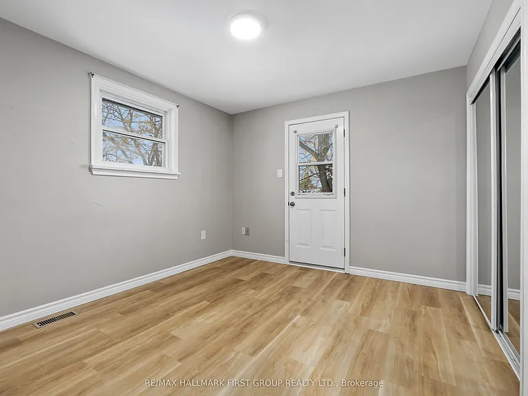 176 Sydenham St #UPPER — Photo 17