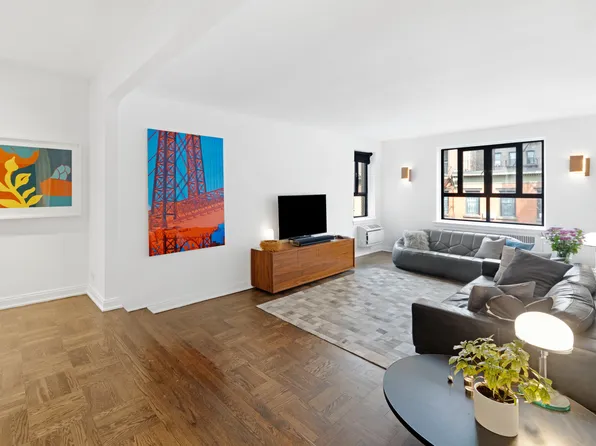 250 West 24th Street image 1 of 12