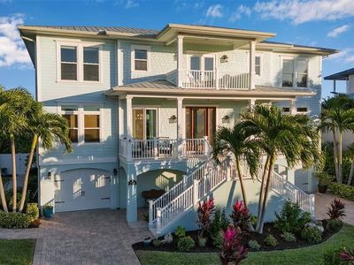 718 Key Royale Dr, Holmes Beach, FL, 34217