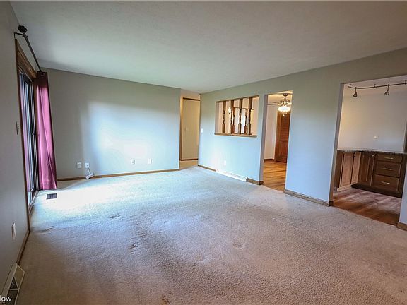 5th image of 711 Twin Oaks Blvd