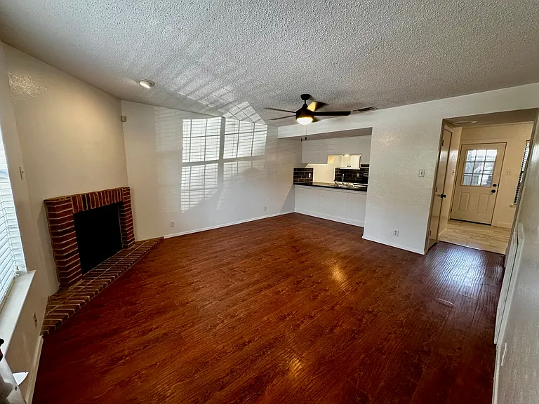 716 W Mulberry St #18 — Photo 6