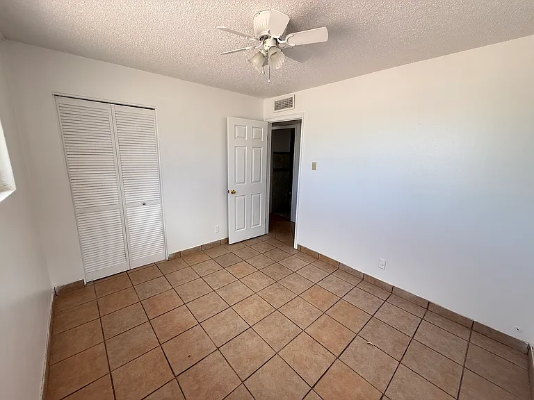 5012 Royal Dr — Photo 6