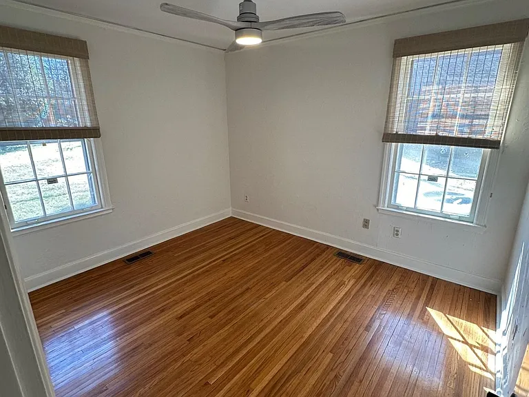 3834 Kenwood Ave — Photo 8