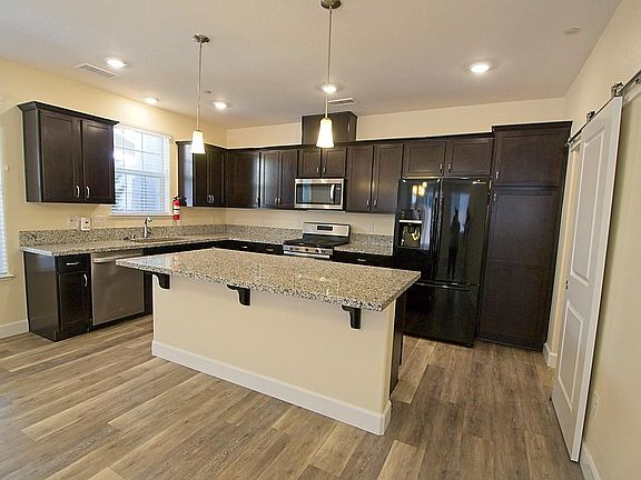 4th image of 1845 Dark Horse Rd Unit B