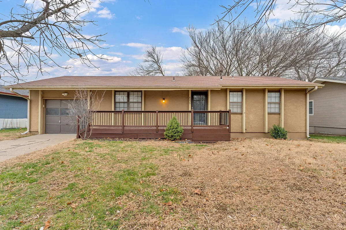 Building Photo - 4225 SE Oak Ct