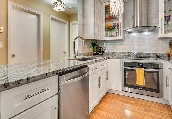 5th image of 118 Burkhall St Unit Q