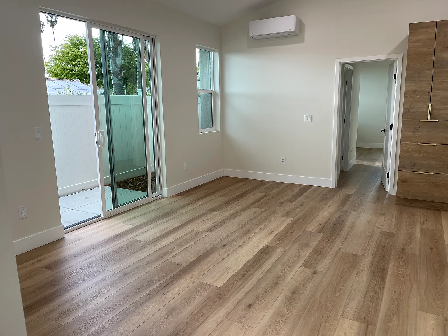 2 bed, 890 sqft, $2,995 — Photo 4