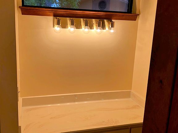 Master Bedroom Separate Vanity Area.