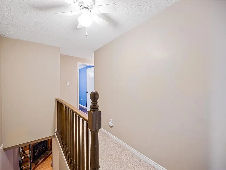 27 York Cres #17 — Photo 14