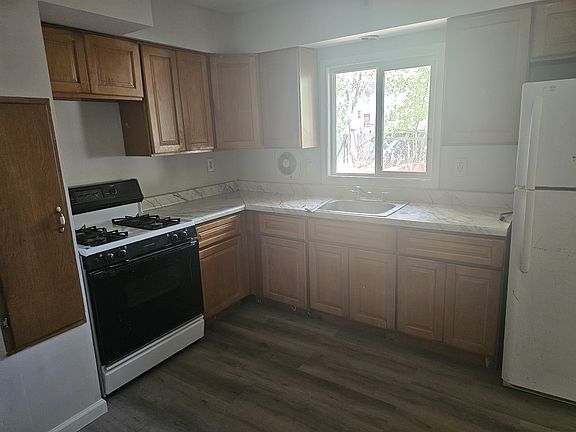 2nd image of 4 S Oak St