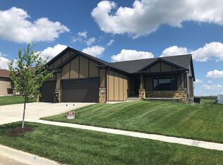 1261 W Lander Dr, Lincoln, NE 68521