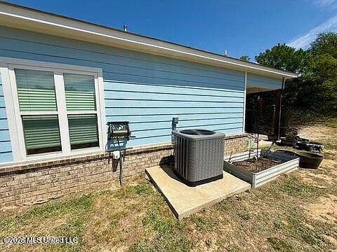 5th image of 1748 Victoria Rd
