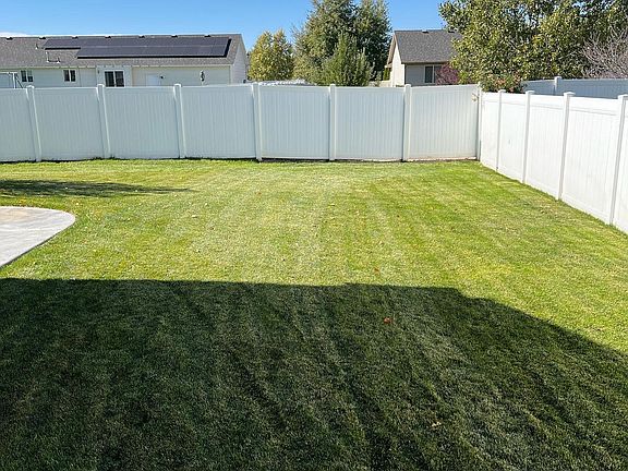3rd image of 1471 Preston Dr