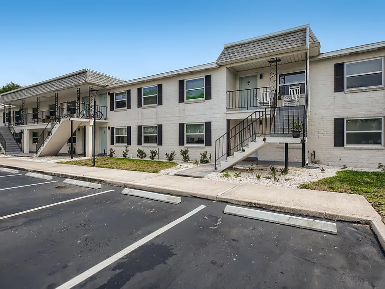 Seaside Apartments — Photo 9