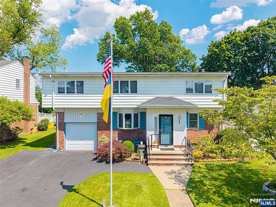 1st image of 804 Saddle River Rd