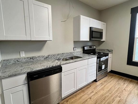 3rd image of 671 E Whittier St #671