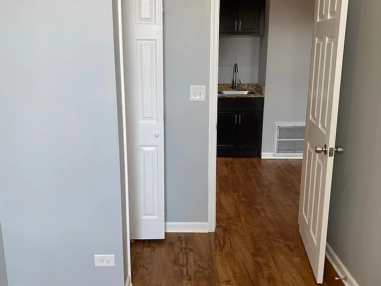 1102 W 18th St #2R — Photo 8