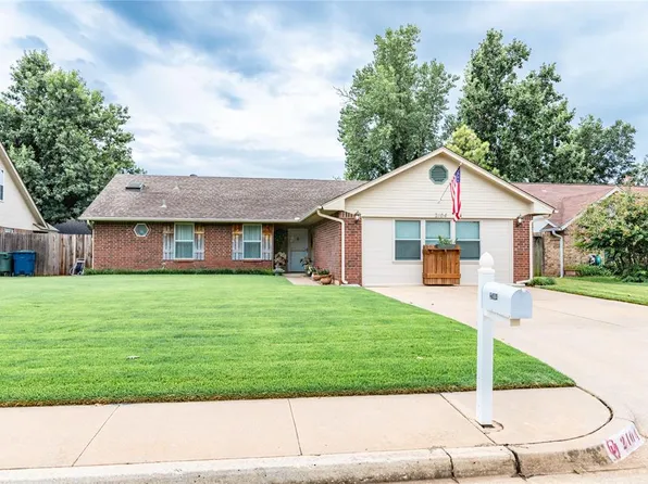 2104 N Shorewood Ln, Edmond, OK 73003