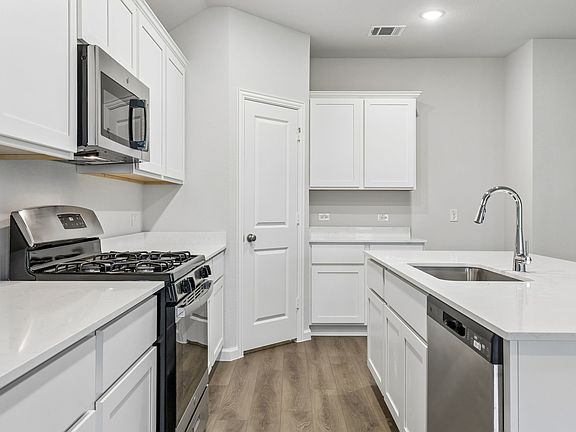 5th image of 1108 Angus Ln