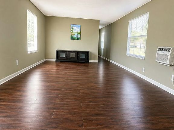 3rd image of 1714 Daffodil Ave #335
