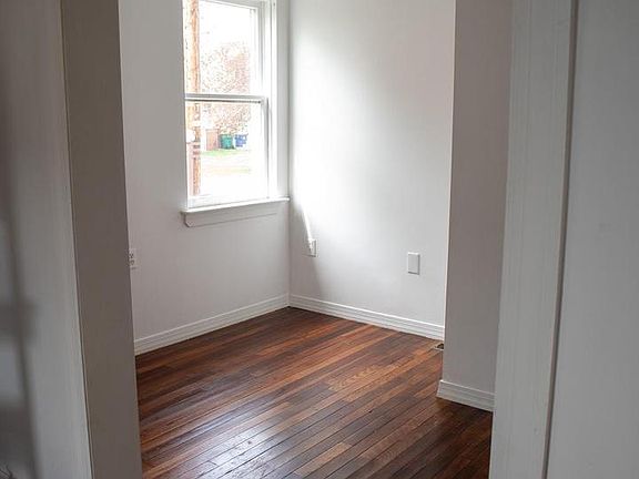 5th image of 2129R Spring St