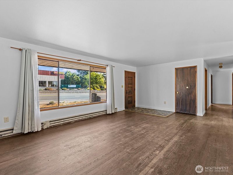 5th image of 1416 112th Street SE