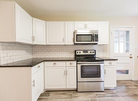 4th image of 6922 Bluff Dr