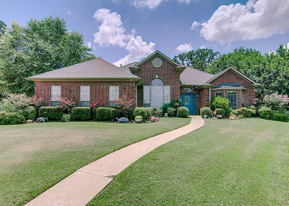 1st image of 1710 Castle Oaks