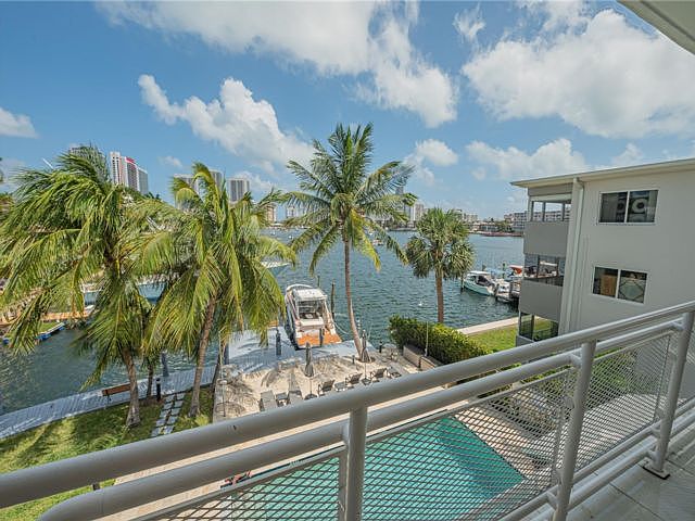 1st image of 468 Golden Isles Dr #402