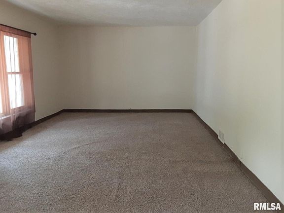 3rd image of 808 W Willow St