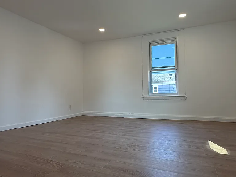 116 Duer St #116 — Photo 3