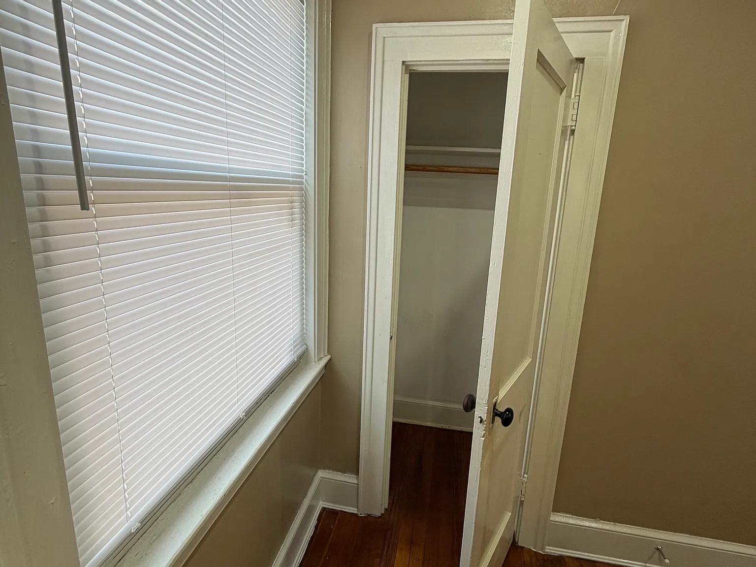 4 bed, 1200 sqft, $1,000 — Photo 1