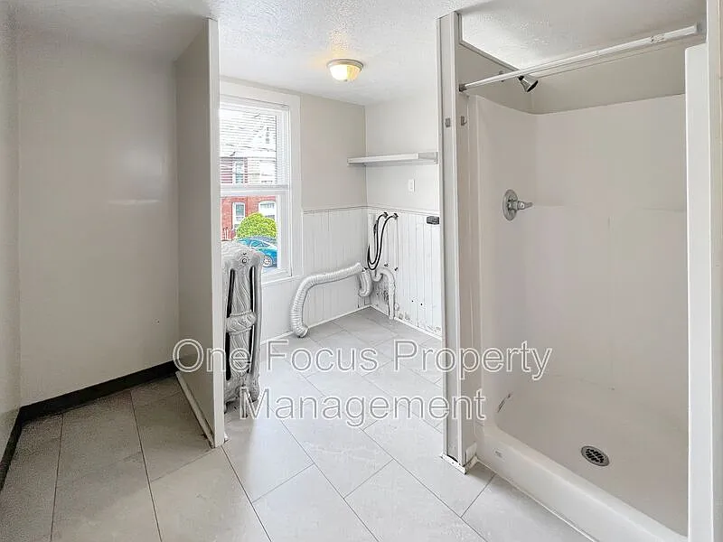 4 bed, 2.0 bath, $1,195 — Photo 3