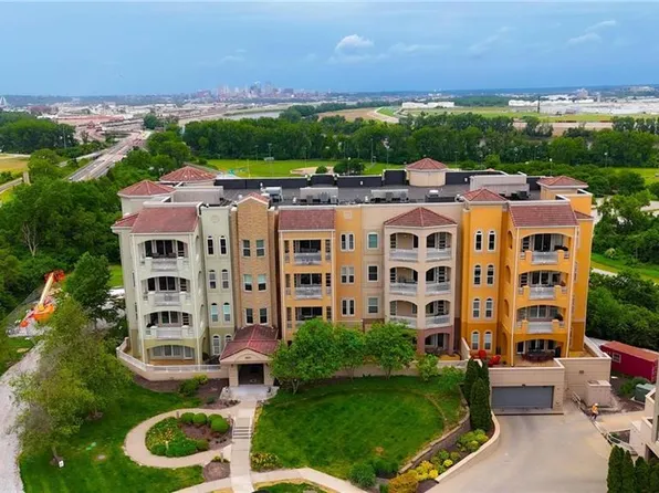 3810 N Mulberry Dr Unit 307, Kansas City, MO 64116