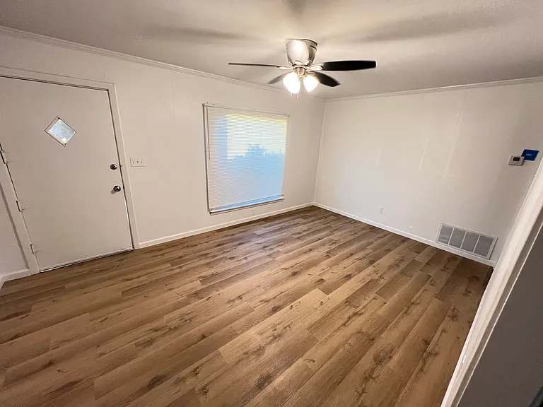5709 Lawrence Blvd — Photo 2