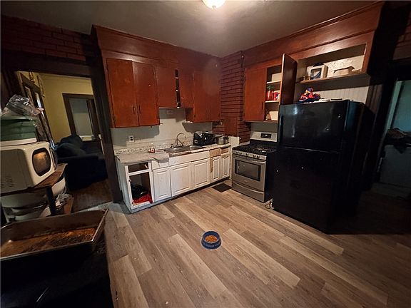 3rd image of 109 Oriole St