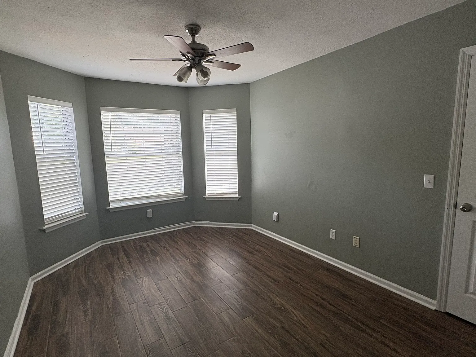 3 bed, 2.0 bath, 1527 sqft, $2,150 — Photo 4