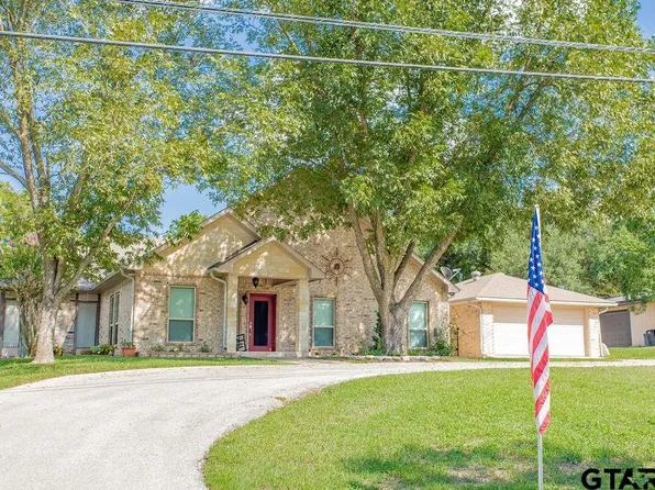 315 Hideaway Ln E, Hideaway, TX 75771